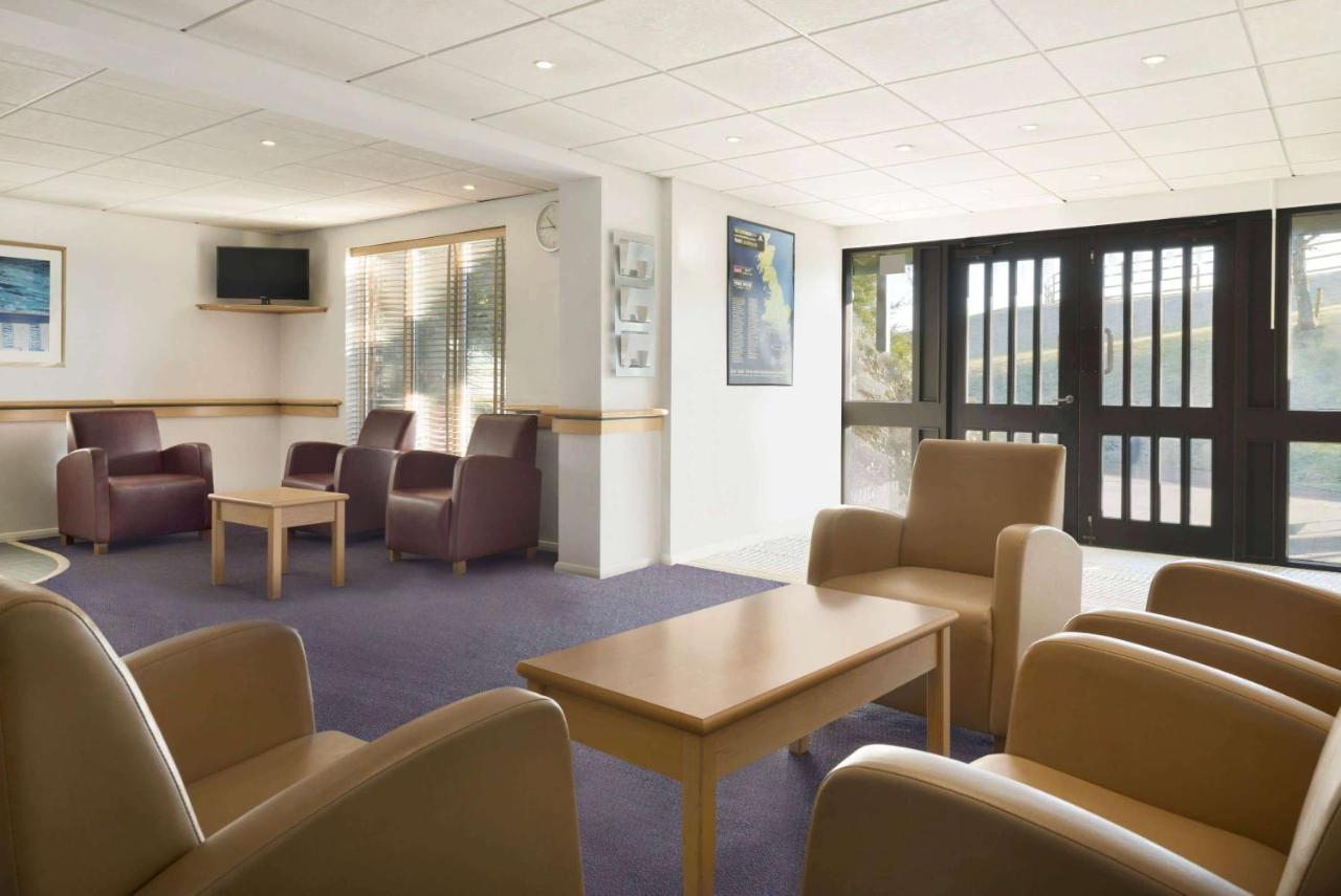 Days Inn Hotel Membury Lambourn Exterior foto